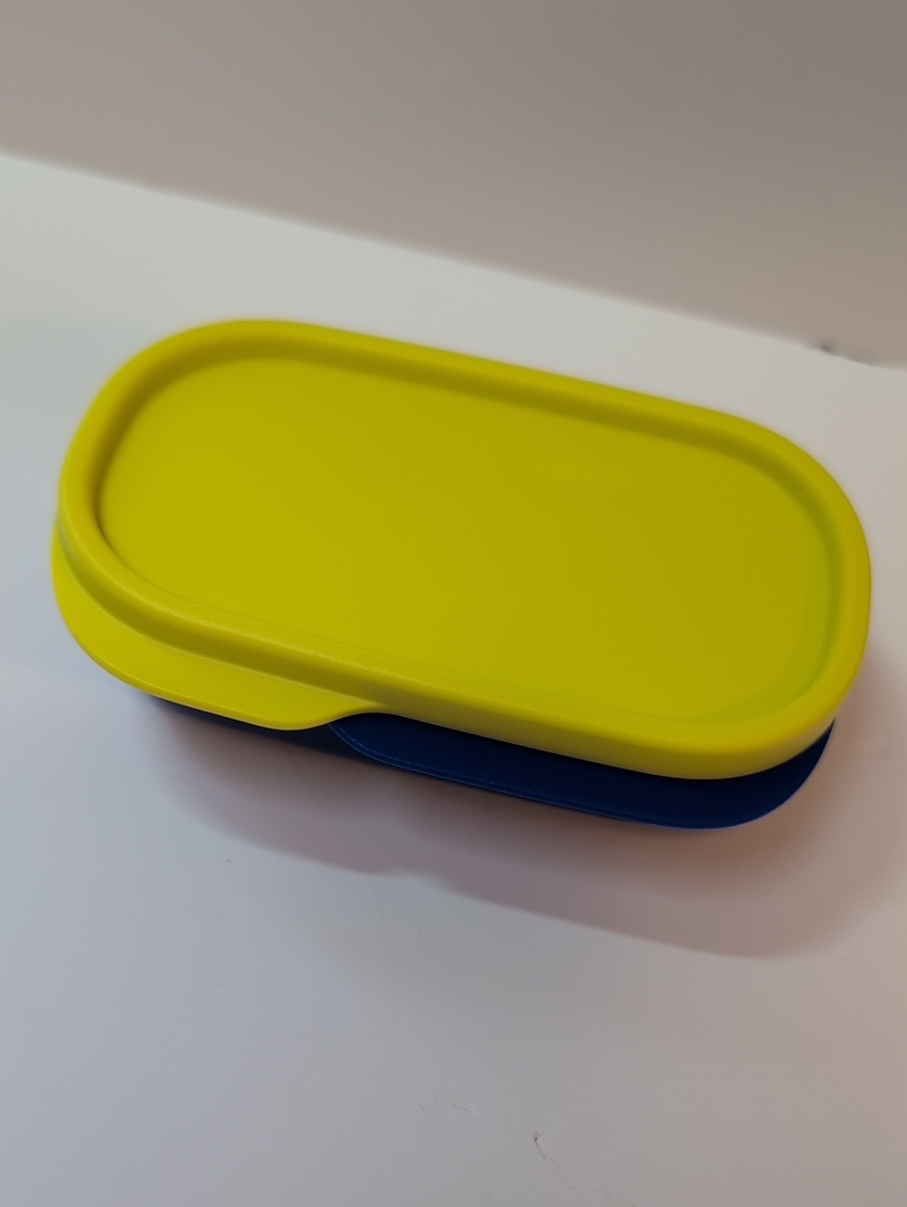Tupperware®️ Slim Lunch Container - Picture 3 of 8